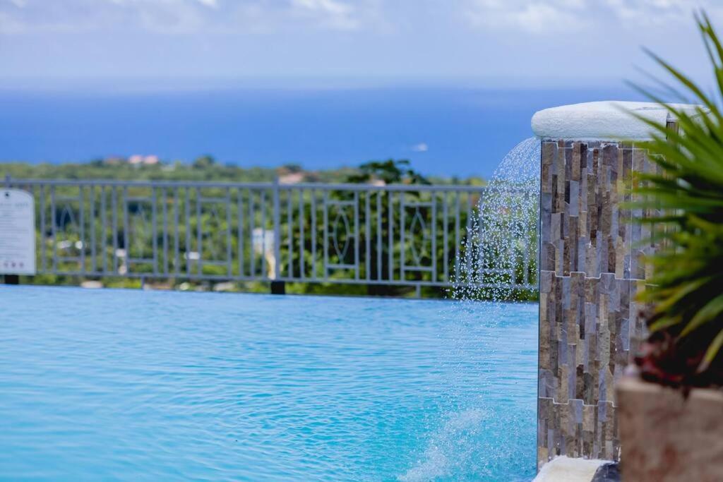 Pyramid Point Manor Villa Ocho Rios Buitenkant foto