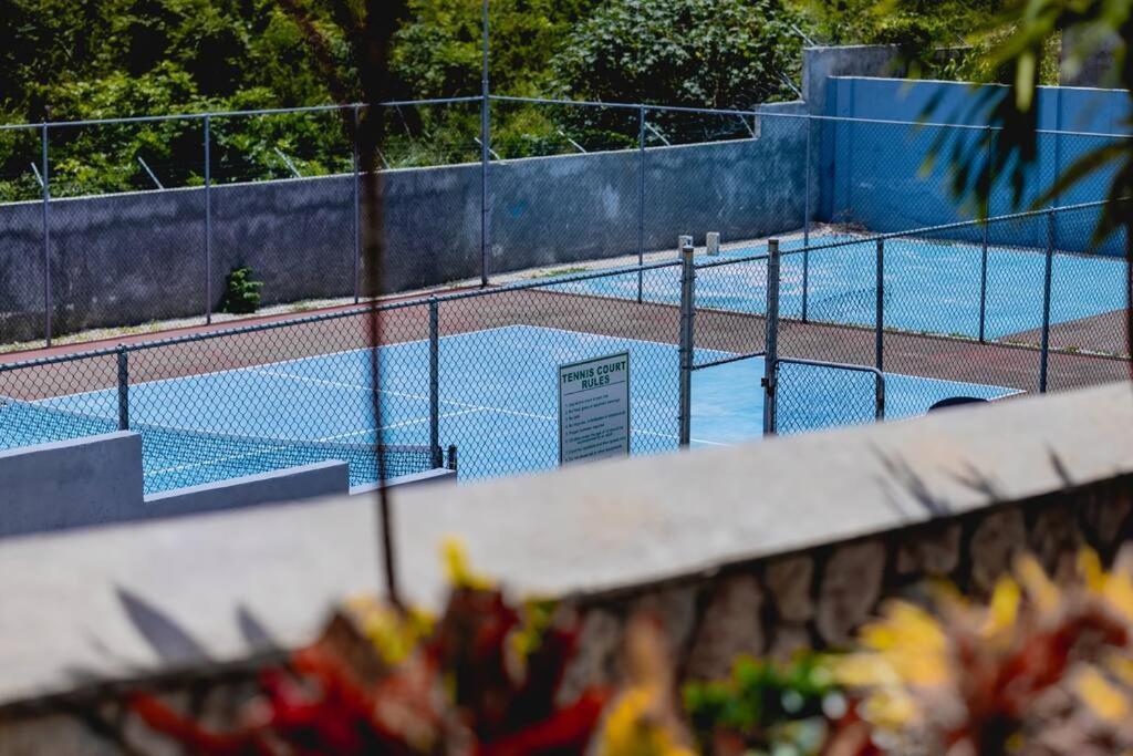 Pyramid Point Manor Villa Ocho Rios Buitenkant foto